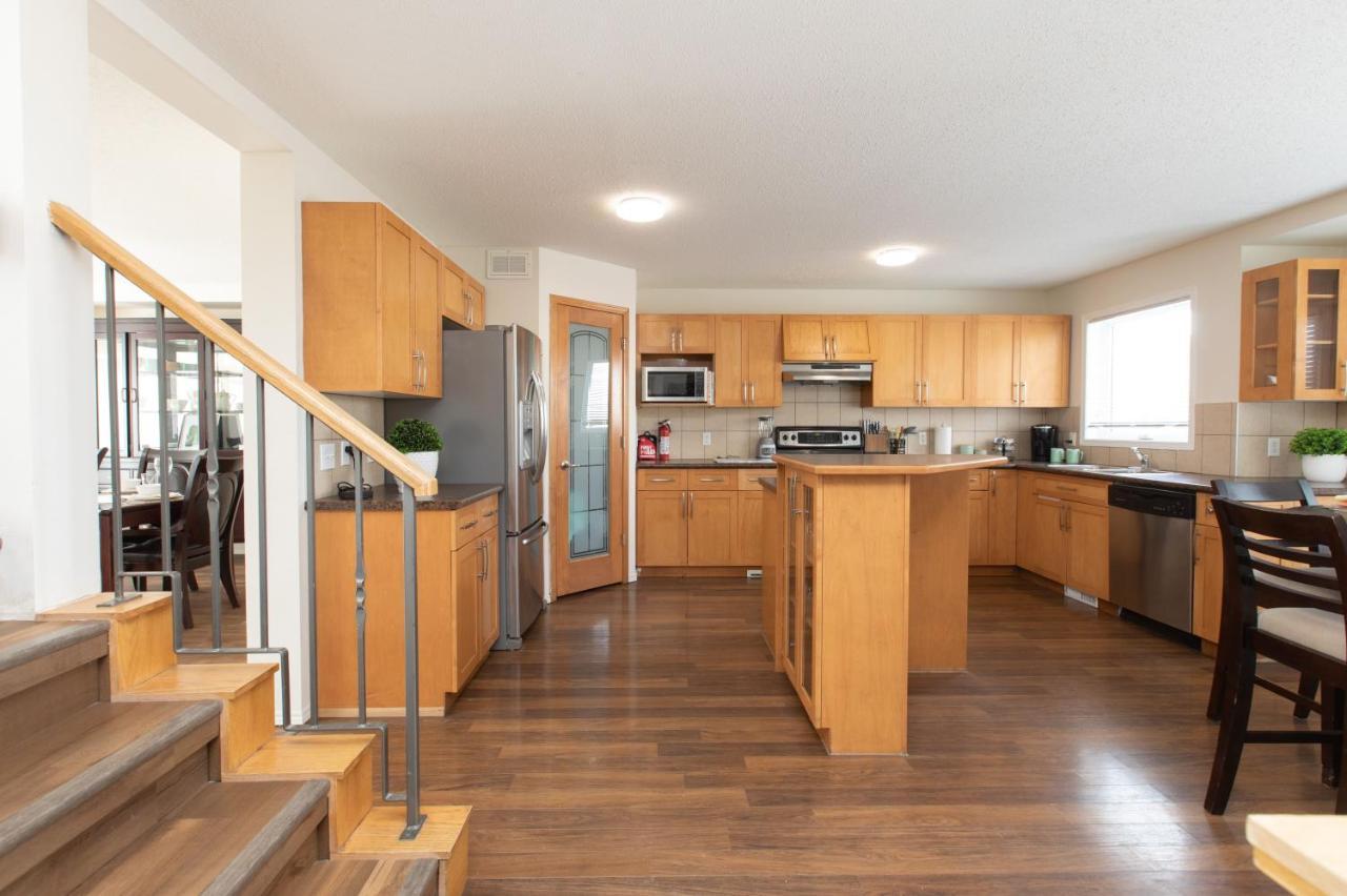Elegant 6 Bedroom House Near U Of Manitoba Вінніпег Екстер'єр фото